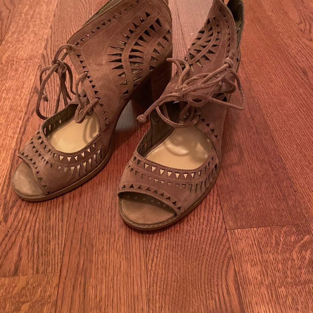 Vince Camuto Black Heels with Elegant Design
